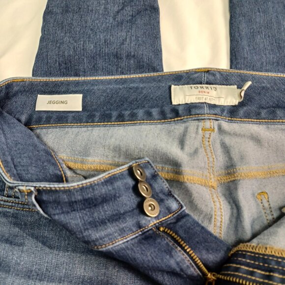 Torrid Jegging Skinny Super Stretch High-Rise Jean - Picture 2 of 6